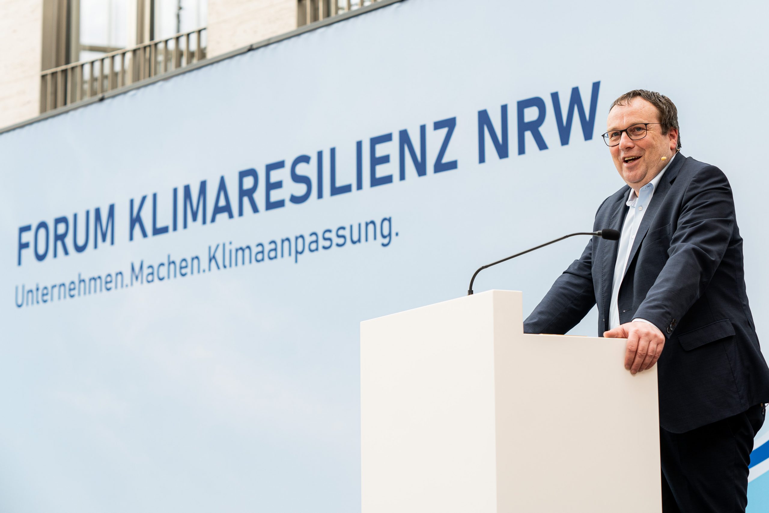 Minister Oliver Krischer beim Forum Klimaresilienz am 27. März. Foto: Udo Geisler.