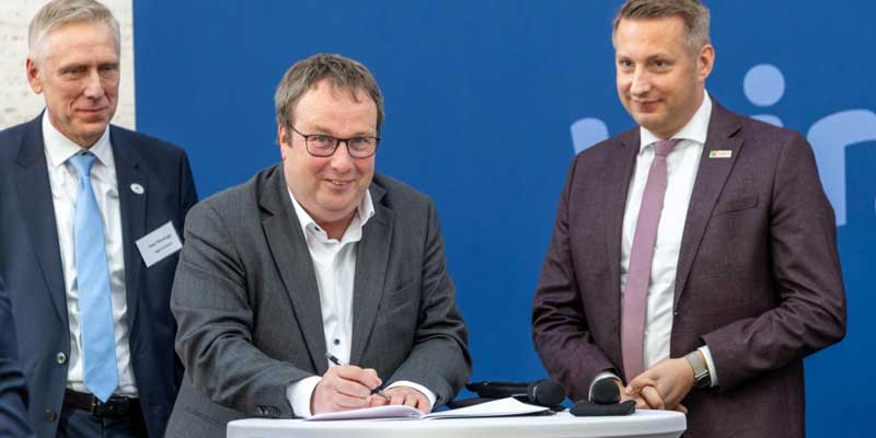 Vorsorge in Zeiten des Klimawandels: Landesregierung unterzeichnet Paket für Hochwasserschutz mit allen Beteiligten 